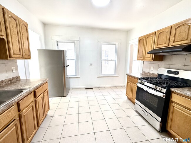 Building Photo - 202 6th St Unit 1st Fl