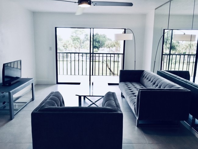 Sala de estar - 25188 Marion Ave Unidad E202