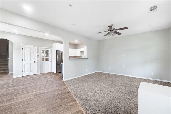 Photo - 544 Georgia Way