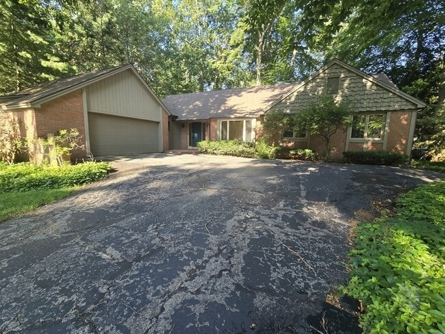 Photo - 1268 Oakhampton Rd