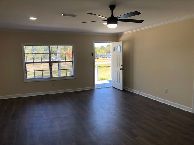 Photo - 2016 Iris Rd