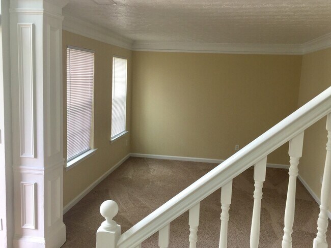 Photo - 121 Meadow Creek Ct