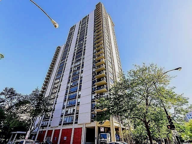 Building Photo - 1360 N Sandburg Terrace Unit 2509C Rental