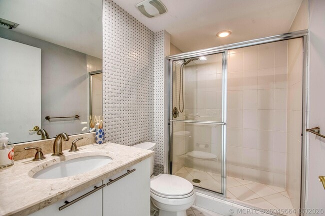 Building Photo - 2650 Lake Shore Dr Unit 2303