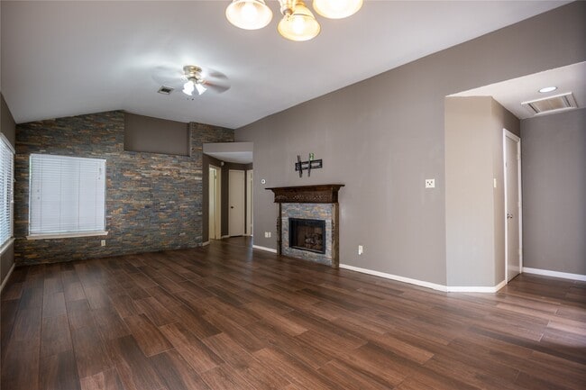 Photo - 46 N Rushwing Cir