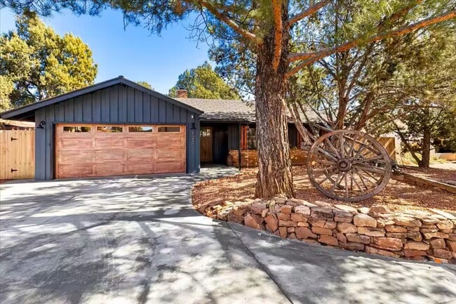 Photo - 120 Stutz Bearcat Dr Casa