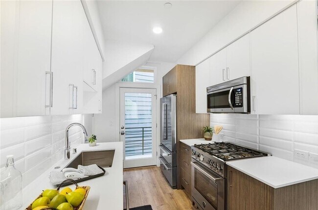 Photo - 447 NE 73rd St