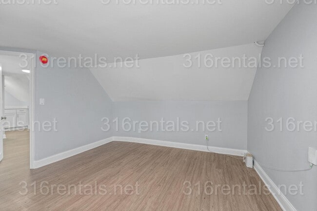 Photo - $850 - 1 bed 1 bath - Beautiful newly renovated Multi-family home located in Delano Unit 4