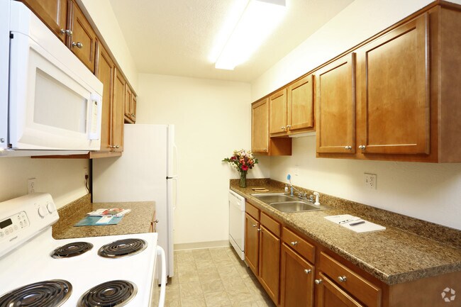 2BR, 1BA - 800 SF