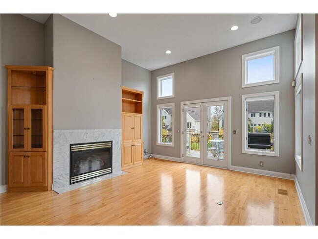 Photo - 517 River St