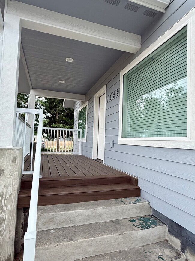 1329 Elm St