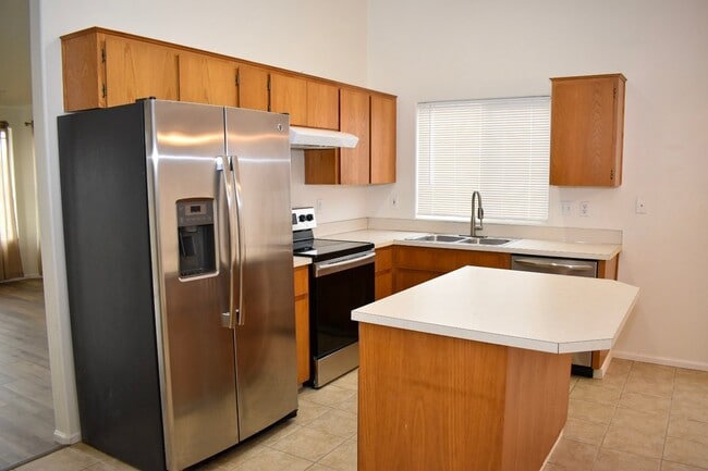 Photo - Great 3BD Ranch in Orchards- Gorgeous Laminate Floors Throughout!