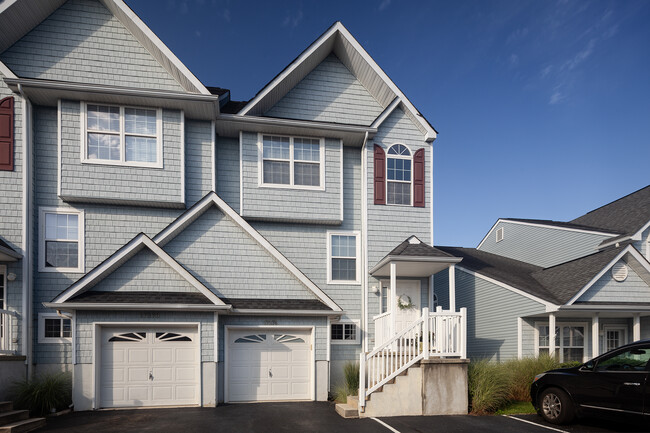 Photo - 17274 King Philip Way Townhome