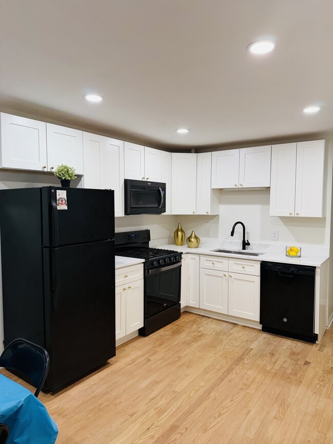 Photo - 2308 Oakton St