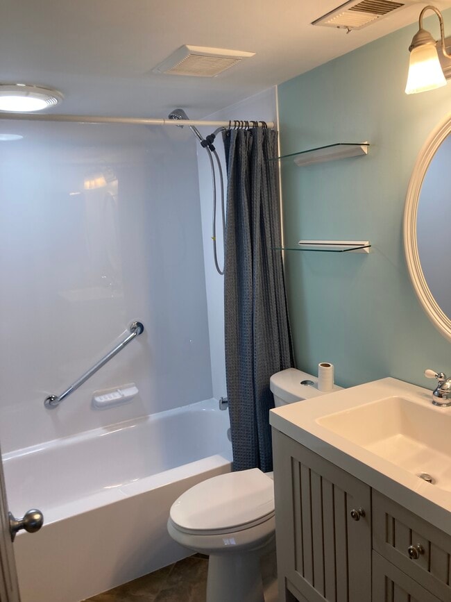 Photo - 445 W 9th St Unit 304