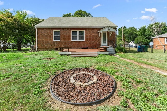 Photo - 2501 Williams St