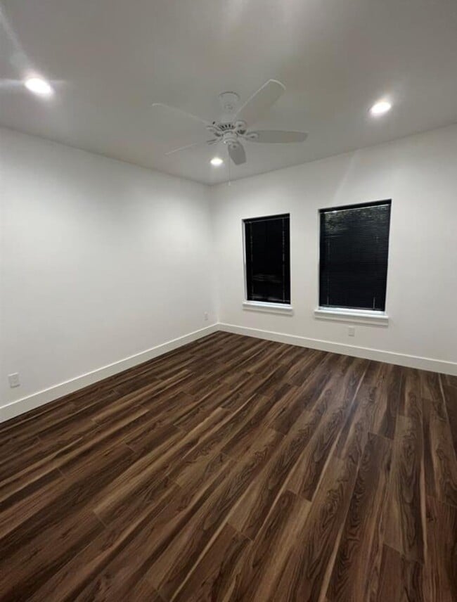 Photo - 407 Winnie St