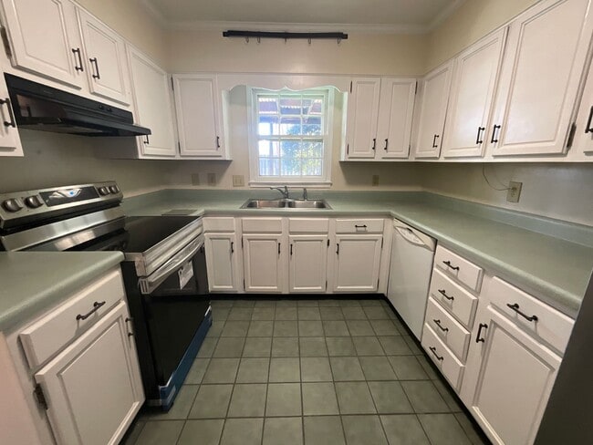 Photo - Lovely 3 Bedroom End Unit in Battle Forest!