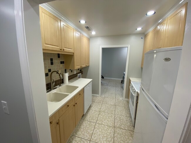 Photo - 515 Basswood Ave Unit L118