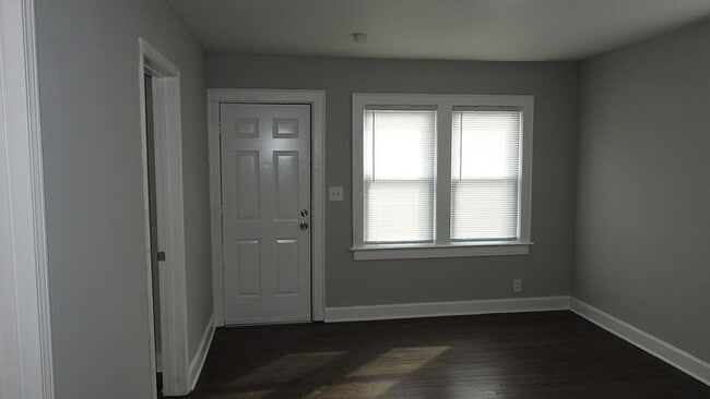 Photo - Adorable 2 bedrooms and 1 bath home located on N Main St in Independence