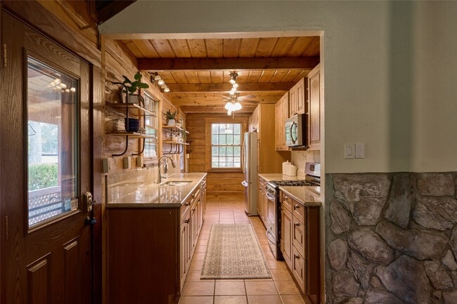 Photo - 18233 Country Pl Dr