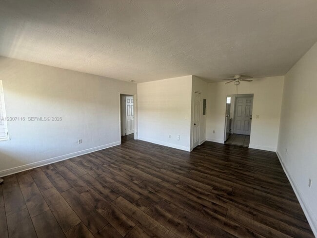 Building Photo - 8321 Crespi Blvd Unit 6