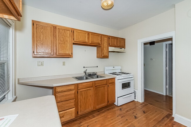 Photo - 1856 Clear Ave E