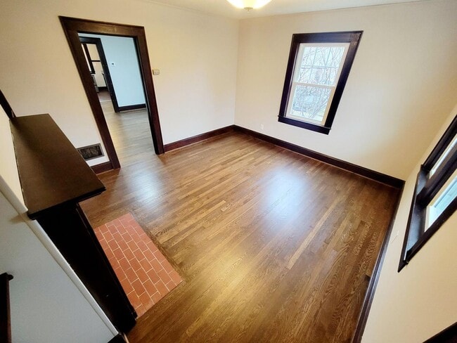 Photo - 122 Markham St