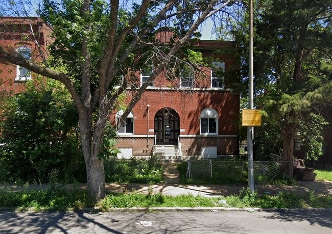 Building Photo - 3135 Chippewa St Unit 1F Rental