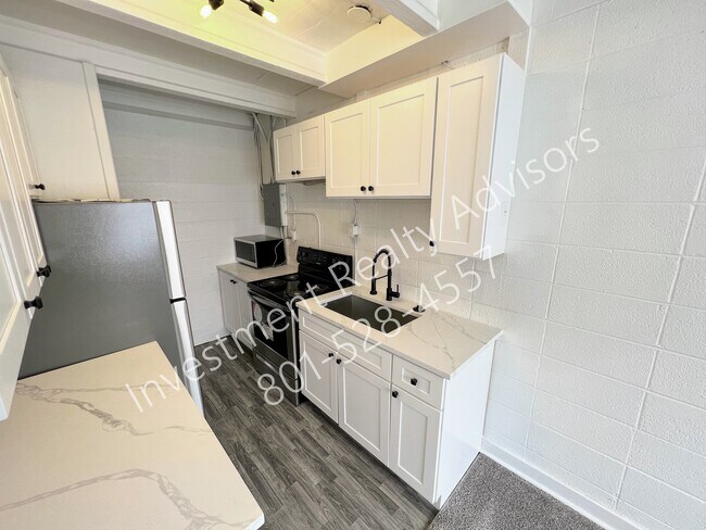 Photo - Half Off First Month! Unidad 3