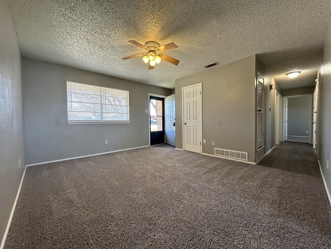 Photo - 4612 Grinnell St