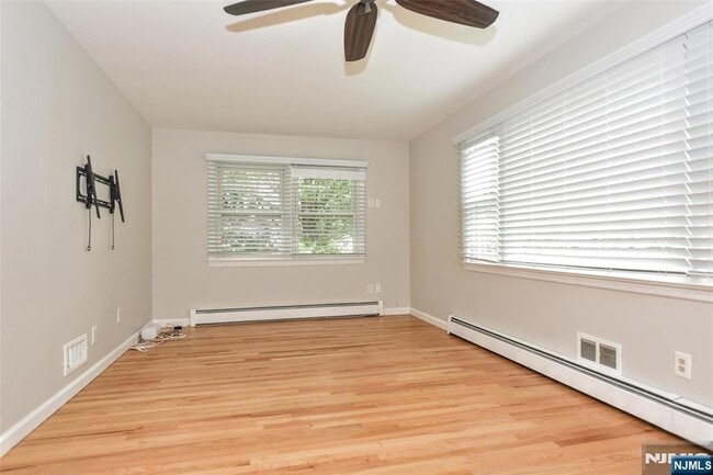 Photo - 362 Cornell St