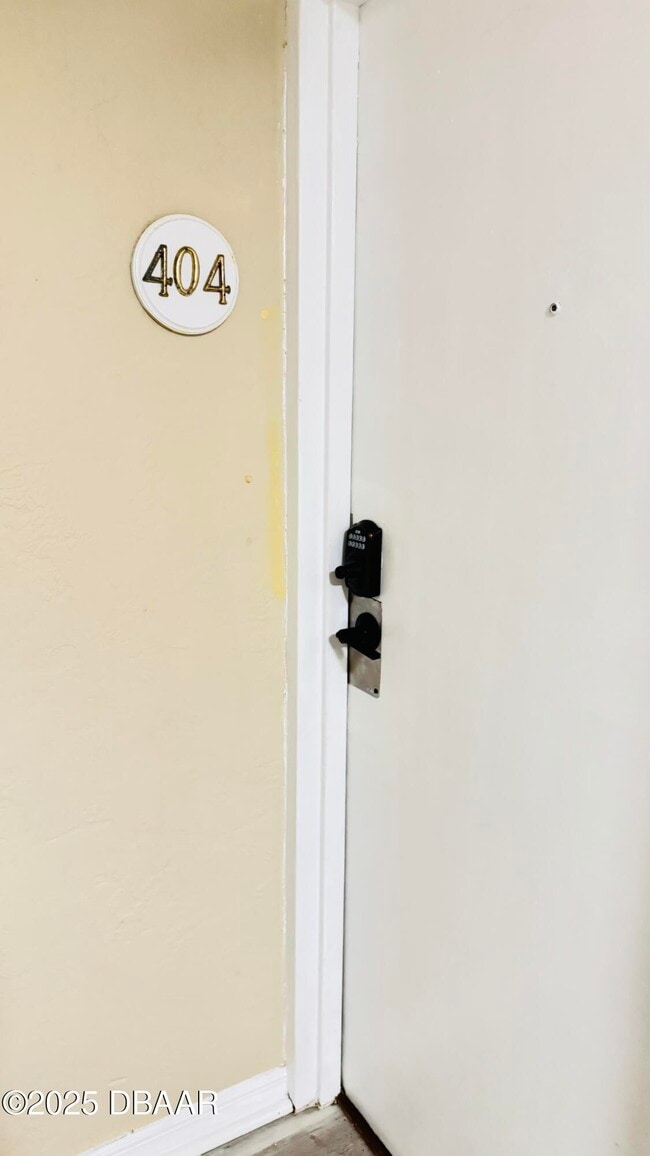 Building Photo - 732 N Halifax Ave Unit #404