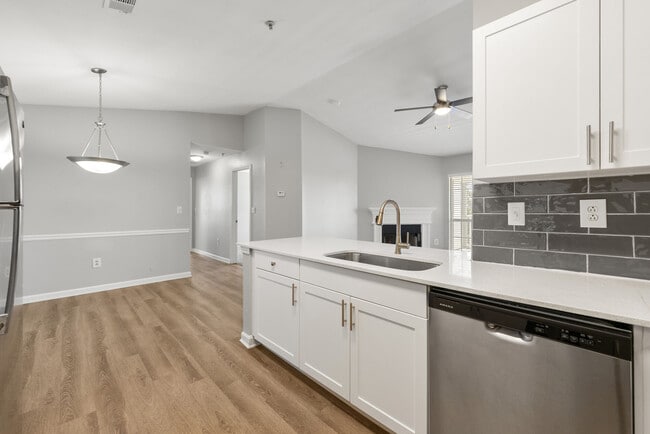 3BD, 2BA - 1467SF - Kitchen