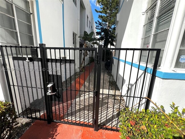 601 7th St Unit 1
