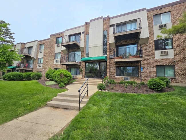 Building Photo - 1473 N Winslowe Dr Unit 202