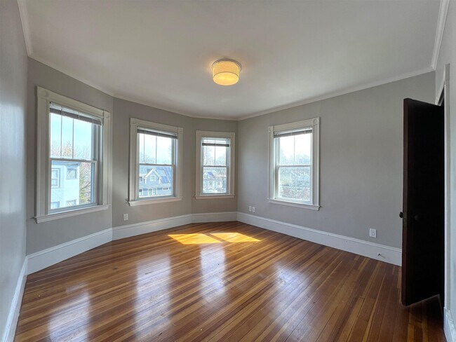 Photo - 107 Oxford St