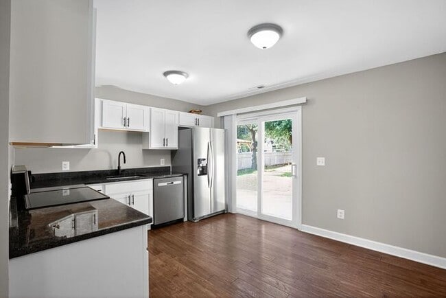 Photo - 43215 Riverside Dr