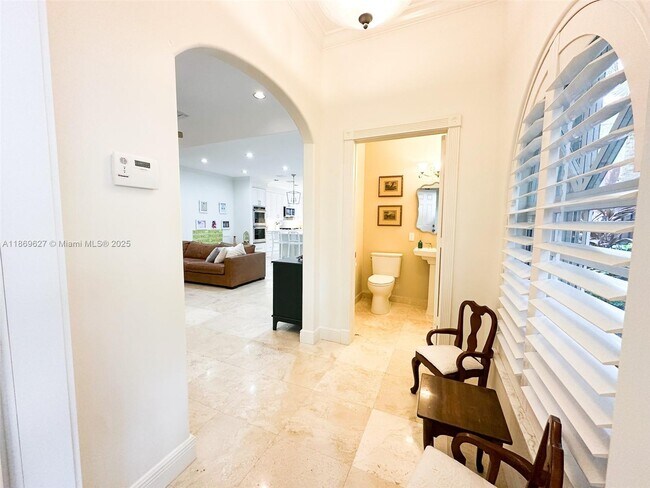 Photo - 360 NE 7th Ave