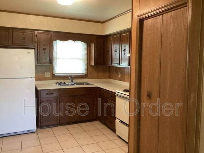 Photo - 905 Montreat Rd