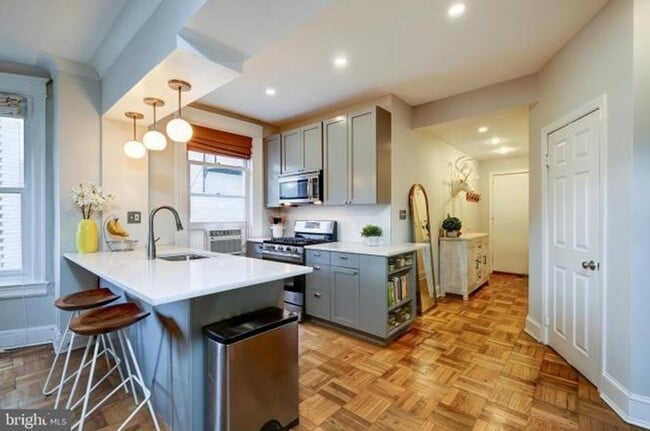 Photo - 1869 Mintwood Pl NW