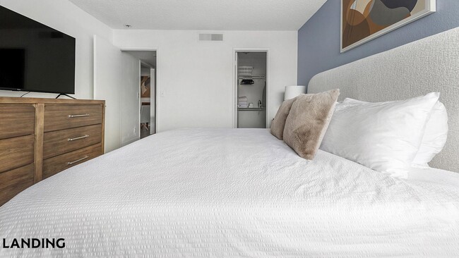 Photo - 1455 E Katie Ave Unidad S28