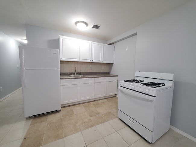 Building Photo - 204 Union St Unit 3