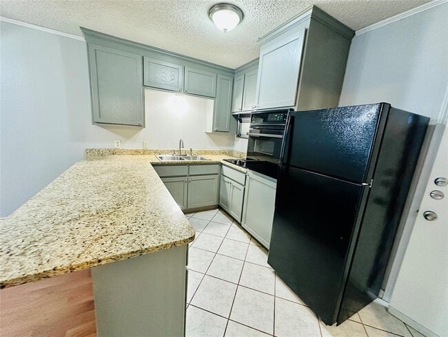Building Photo - 601 W 11th St Unit 122 Rental