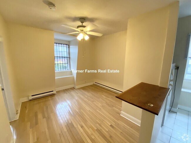 Building Photo - 702 Massachusetts Ave Unit 8 Rental