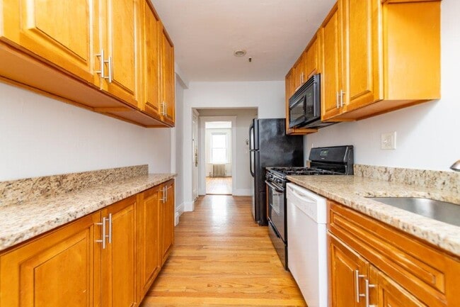 Building Photo - 276 Chestnut Hill Ave Unit 5