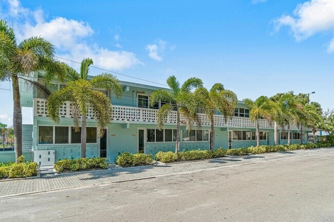 Building Photo - 65 SE Spanish Trail Unit 2070 Rental
