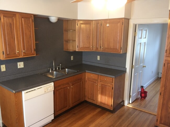 Building Photo - 97 Mawney St Unit 2