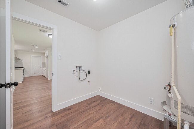 Building Photo - 23227 Albert Dr