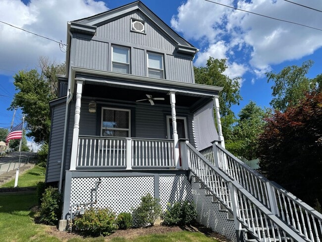 Building Photo - Charming 2BR Home with Large Yard & Porch in Mount Washington
